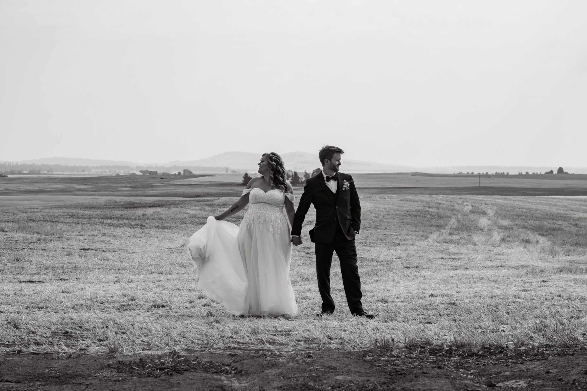 wedding couple in a field