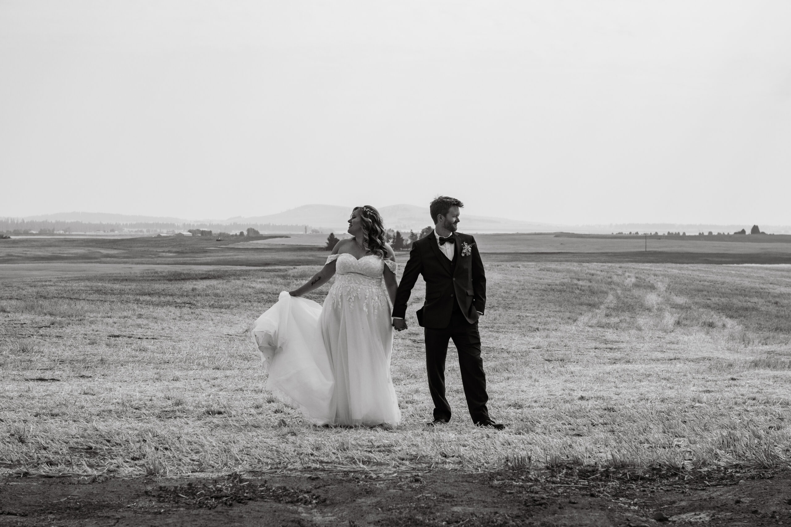 wedding couple in a field